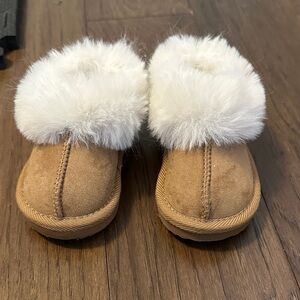 Cat & Jack Tan Slippers with White Fur Trim